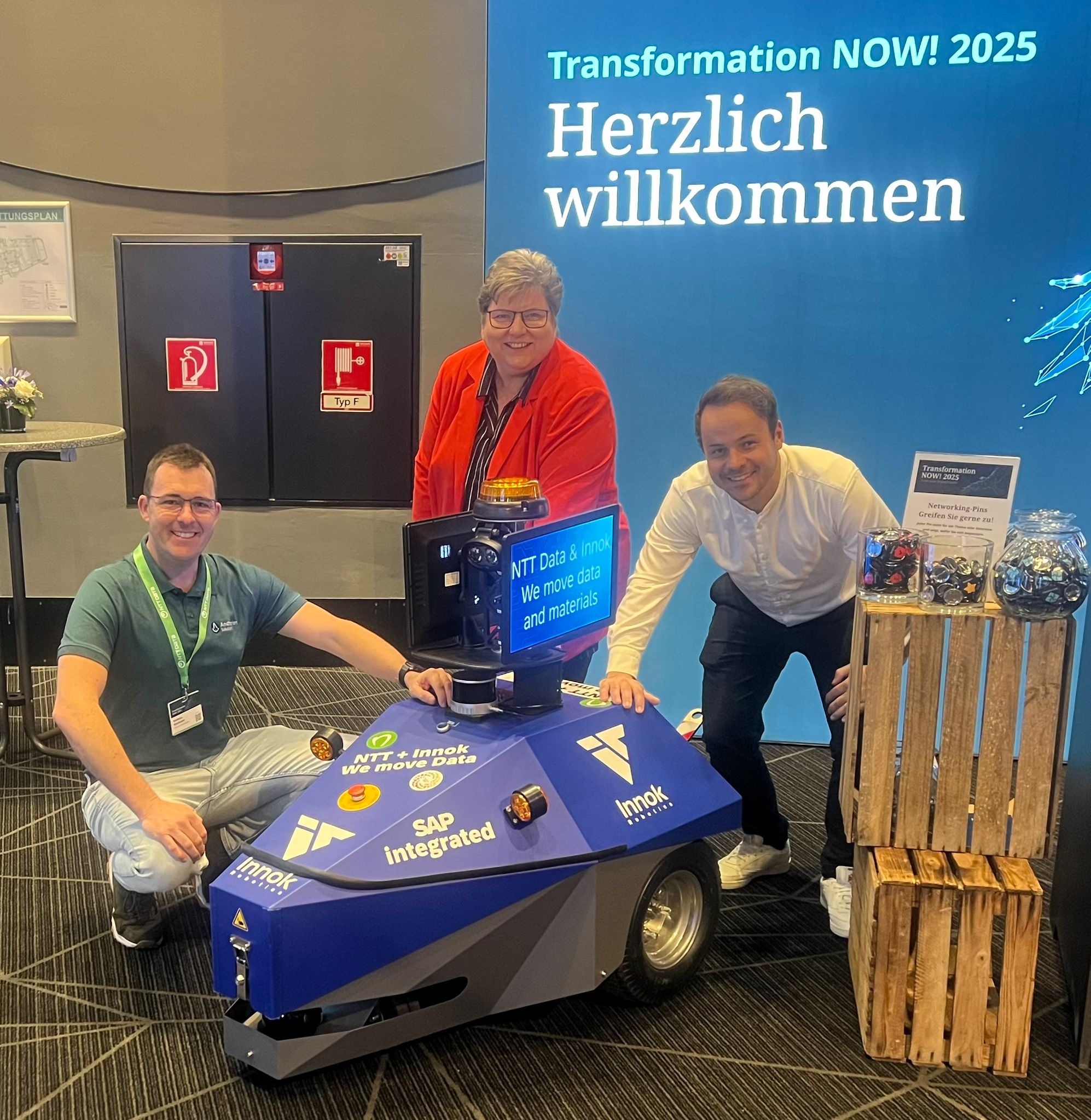 Erfolgreiche Partnerschaft: Innok Robotics, NTT DATA & anchorion solution präsentieren den INDUROS als „SAP Zubehör“ auf der Transformation NOW! 2025